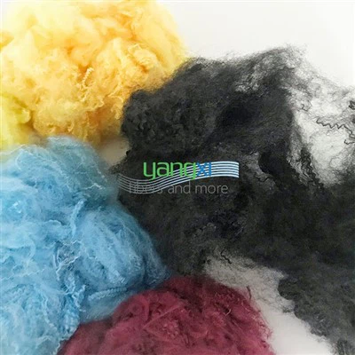 Recyklované polyesterové strižové vlákno na náplň